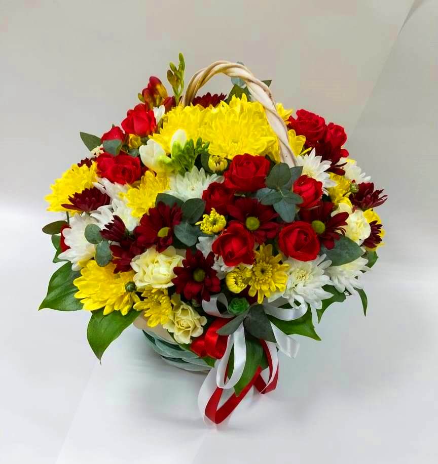 Цветочная композиция из Хризантемы и Розы в корзине в Князе-Волконском