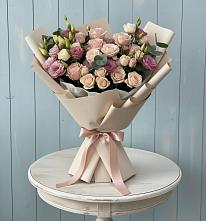 Букет цветов из:  Розы и Лизиантусы в Князе-Волконском