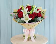 Букет цветов из:  Лилии и Розы в Князе-Волконском