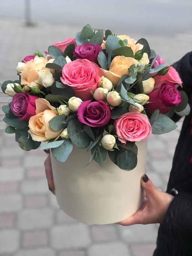 Цветочная композиция из Розы в шляпной коробке в Князе-Волконском