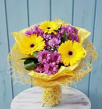 Букет цветов из:  Хризантемы и Герберы в Князе-Волконском