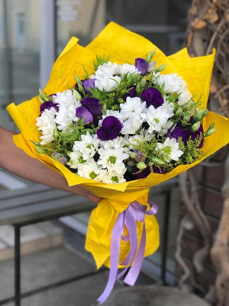 Букет цветов из: Ирисы, Хризантемы и Ромашки в Князе-Волконском