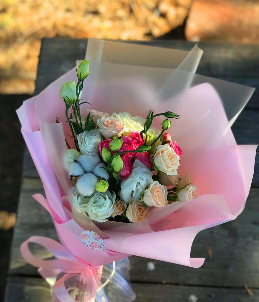 Букет цветов из: Розы и Лизиантусы в Князе-Волконском