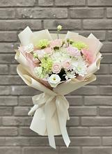 Букет цветов из:  Гвоздики, Розы, Лизиантусы и Хризантемы в Князе-Волконском