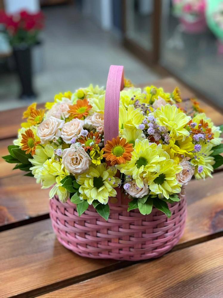 Цветочная композиция из Хризантемы и Розы в корзине в Князе-Волконском