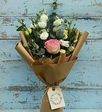 Букет цветов из:  Розы и Лизиантусы в Князе-Волконском
