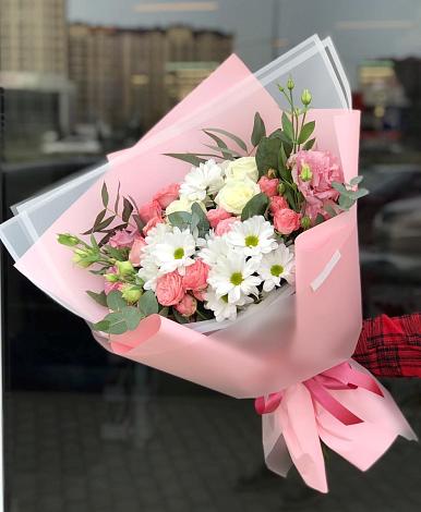 Букет цветов из: Розы, Лизиантусы и Хризантемы в Князе-Волконском